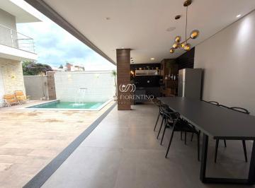 Foto 01 · Casa de Luxo em Condomínio: 4 Quartos, 4 Suítes, 5 Banheiros na Morada do Visconde em Tremembé-SP