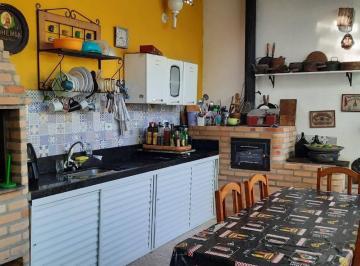 Casa · 250m² · 5 Quartos · 3 Vagas · Porto Grande - ótimo local - casa atraente