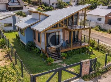 Casa · 91m² · 1 Quarto · 2 Vagas · Casa à venda proximo a praia, com 91,09 m² de cons
