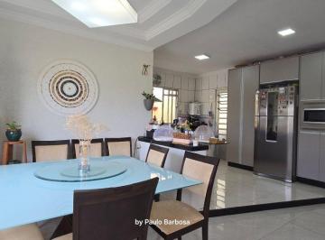 Casa de 3 quartos, Vicente Pires · LINDA CASA TÉRREA-RUA 3B - SHVP: 3 QUARTOS (1 SUÍTE):VARANDA:2 ESPAÇOS GOURMET:PISCINA:QUINTAL: 5GVS