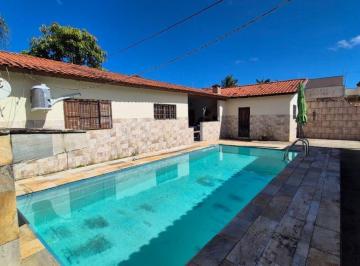 Casa de 3 quartos, Itanhaém · Casa com 3 quartos e piscina em Itanhaém.