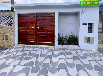 Casa de 2 quartos, Mongaguá · Linda casa nova com piscina - Área gourmet com churrasqueira e lavabo