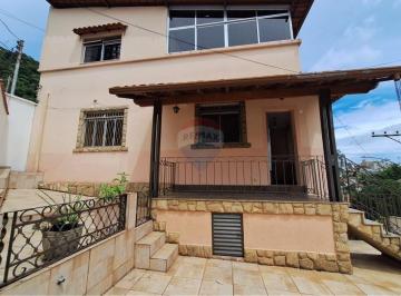 Casa · 5 Quartos · Casa Versátil para moradia ou comercial no Santa Helena Centro.