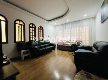 Casa · 330m² · 2 Quartos · 2 Vagas · Sobrado Residencial com Suíte em Jardim Bela Vista – 2 Vagas, Financiamento Aceito