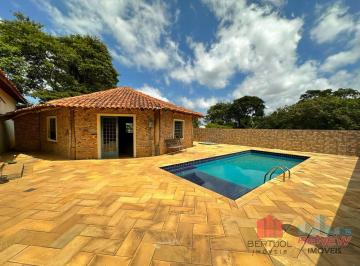 CHÁCARA · Casa à venda em Vinhedo no bairro Caixa D Agua, localizada em uma região que oferece tranquilidade e