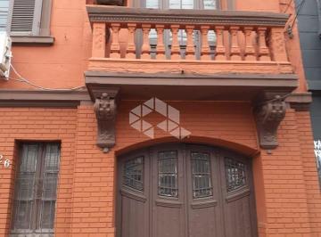 Casa · 250m² · 3 Quartos · 6 Vagas · Casa à venda com pátio e garagem na Cidade Baixa.