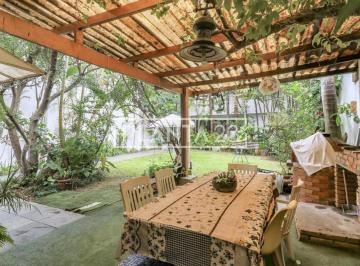 1 · Casa com 400 m², 5 quartos sendo 2 suítes à venda no bairro Vila Cordeiro.