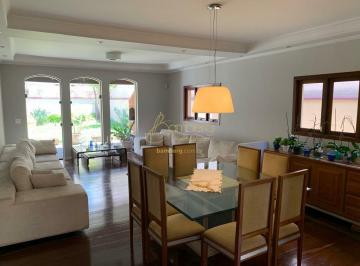Casa · 276m² · 4 Quartos · 4 Vagas · Excelente casa térrea, implantada em amplo terreno e com ótima área construída, muito bem distribuíd
