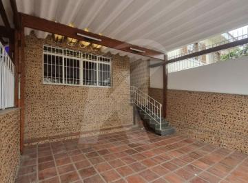 Casa · 120m² · 3 Quartos · 2 Vagas · Sobrado Arborizado Próximo ao Horto Florestal ? 3 Dormitórios e 2 Suítes