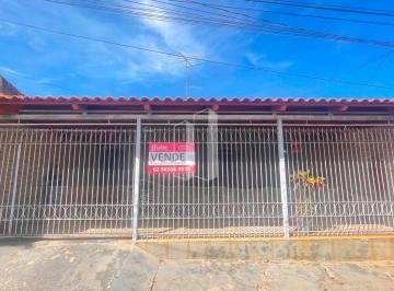 Casa · 239m² · 3 Quartos · 3 Vagas · Casa ampla com 239m2, 3 Quartos, em frente a praça de esportes, R$ 560.000