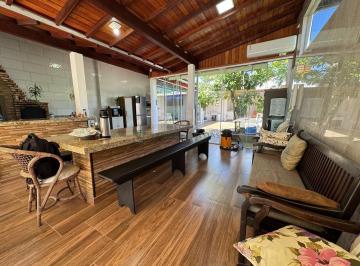 Casa · 220m² · 6 Quartos · 1 Vaga · Casa Alto Padrão em Centro, Laguna/SC