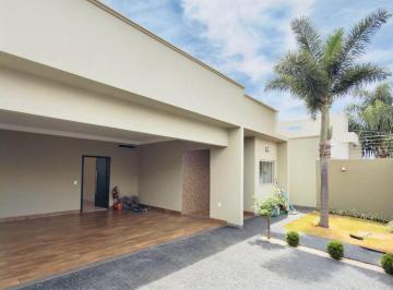 Casa de 3 quartos, Rio Verde · Casa à Venda no Interlagos | 225 m², 3 Suítes, Escritório, Piscina e Energia Fotovoltaica.