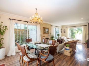 Casa de 4 quartos, Curitiba · Casa em condomínio à venda em Santa Felicidade – Curitiba/ PR