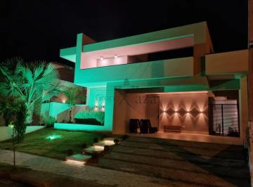 Casa · 300m² · 3 Quartos · 2 Vagas · Casa em Condomínio - Caçapava - Condomínio Terras do Vale - 3 Dormitórios - 147m².