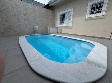 Casa de 2 quartos, Peruíbe · Casa na praia com piscina e 2 quartos em Peruíbe.