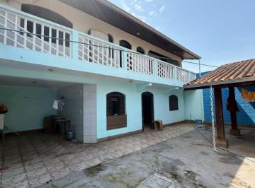 Casa de 3 quartos, Itanhaém · Casa com 3 quartos e churrasqueira em Itanhaém.
