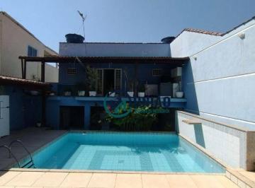 f2632d5a37940a9f93a02de2cd39b5b2b79a7b80 · Ótima casa duplex, com 3 dormitórios, sendo uma suíte, 3 vagas, quintal, piscina, churrasqueira e en