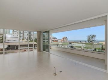 Apartamento · 160m² · 3 Quartos · 3 Vagas · Apartamento à venda na Praia Brava em Itajaí.