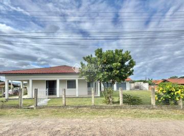 Casa · 190m² · 3 Quartos · Casa Estilo Chácara com 3 Dormitórios, Amplo Terreno e Próxima à BR-101 no Arroio do Rosa - Imbituba
