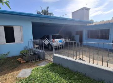 Casa · 95m² · 3 Quartos · Excelente Casa de Esquina Ampla e Versátil!