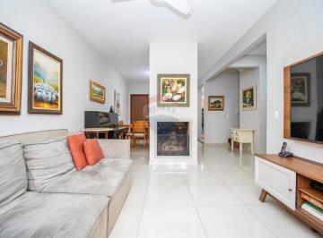 Casa · 160m² · 4 Quartos · 2 Vagas · Sobrado à venda com 160m², 4 quartos, sendo 1 suíte, e 2 vagas de garagem no bairro Água Verde, em C