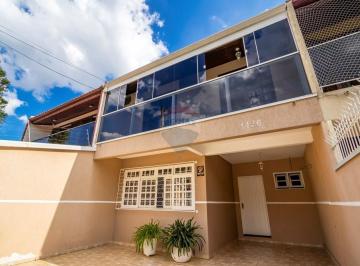 Casa · 160m² · 4 Quartos · 2 Vagas · Sobrado à venda com 160m², 4 quartos, sendo 1 suíte, e 2 vagas de garagem no bairro Água Verde, em C