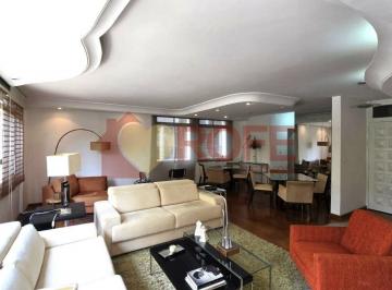 Apartamento · 180m² · 3 Quartos · 3 Vagas · Apartamento com 180 metros com hall social privativo e 3 vagas de garagem á venda no Itaim Bibi