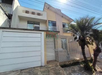 FACHADA · Casa à venda em bairro residencial próximo ao centro de Poços de Caldas