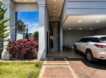 Casa de 3 quartos, Rio Verde · Casa Alto Padrão no Interlagos | 241 m², 3 Suítes, Planejados, Energia Solar e Piscina.