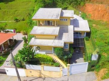 Casa · 306m² · 3 Quartos · 2 Vagas · LINDA CASA COM PISCINA PRÓXIMO AO CENTRO