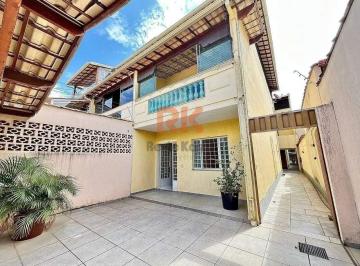 Casa · 282m² · 4 Quartos · 4 Vagas · Casa à venda no Bairro Santa Mônica com 4 quartos, suíte e 4 vagas