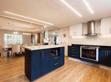 Casa · 321m² · 4 Quartos · 4 Vagas · Casa com 4 suítes, jardim e área gourmet no São Braz