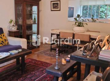 Apartamento · 100m² · 3 Quartos · Humaitá | 100 m² | 3 Quartos | Reformado | Vista Livre | Próximo à Cobal