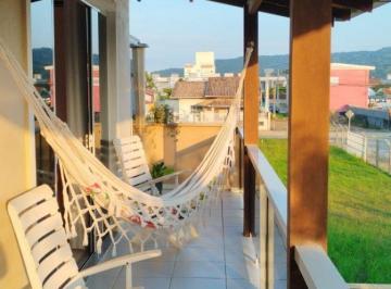 Casa · 300m² · 4 Quartos · Casa à venda no Centro de Balneário Piçarras