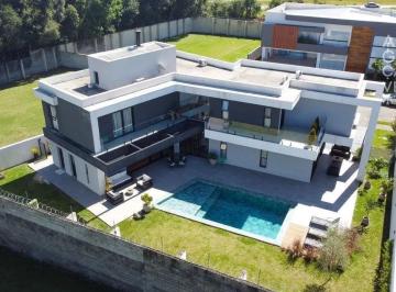 Casa · 467m² · 3 Quartos · 5 Vagas · Casa em Condomínio, 03 Suites, 05 Vagas, Piscina com Quintal, Santa Felicidade, Curitiba