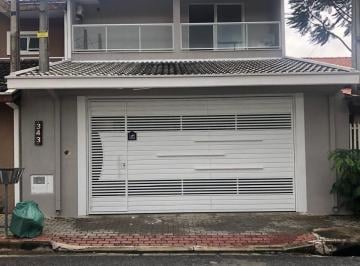 Casa · 165m² · 4 Quartos · 2 Vagas · Sobrado lindo no Residencial De Ville