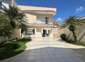Casa · 328m² · 3 Quartos · 4 Vagas · Sobrado amplo e elegante no Bairro Jardim – 328 m² de conforto e sofisticação