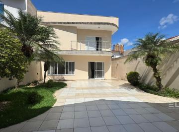 Casa · 328m² · 3 Quartos · 4 Vagas · Sobrado amplo e elegante no Bairro Jardim – 328 m² de conforto e sofisticação