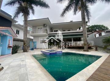 Casa · 530m² · 3 Quartos · 6 Vagas · Condomínio Arujazinho I, II e III - Casa Alto Padrão com 3 suítes condomínio fechado