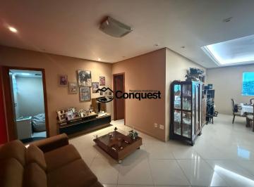 Casa · 360m² · 3 Quartos · 10 Vagas · Casa de 3 quartos sendo 2 suítes, lotes 360 metros, 10 vagas garagem e loja comercial !!