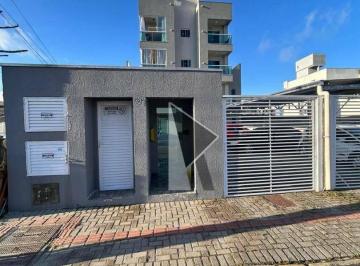 76c62b988d37fd60859a01f76f6a4445edb76793 · Oportunidade no Centro de Navegantes | 2 dormitórios | Alta liquidez e 850m da praia