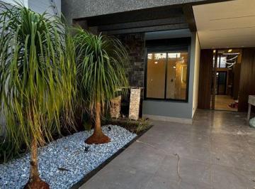 Casa de 3 quartos, Maringá · Casa de alto padrão em Maringá com SPA