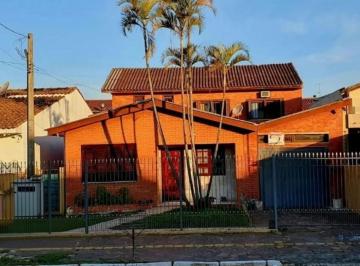 Casa · 173m² · 5 Quartos · 3 Vagas · Casa com 5 quartos, piscina e 3 vagas de garagem em Canoas.