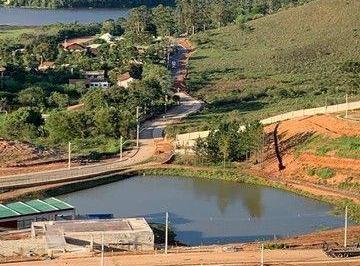 c3439c80ec7a8307c88dfb741bb4d70705fe54e8 · Terreno com excelente topografia em rua plana