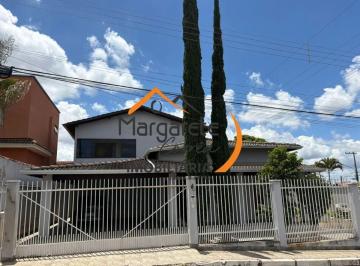 Casa de 3 quartos, Brasília · 3 QUARTOS SENDO 2 SUÍTES (UMA SUÍTE COM SPA E OUTRA COM SACADA) CHURRASQUEIRA