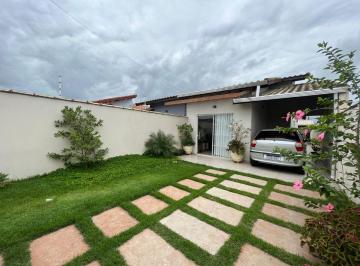Casa de 2 quartos, Itanhaém · Casa com área gourmet e 2 quartos em Itanhaém.