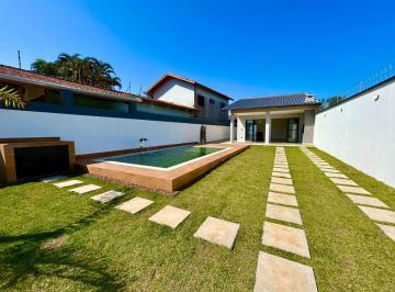 Casa de 3 quartos, Itanhaém · Casa à 30m do mar com piscina e 3 quartos em Itanhaém.