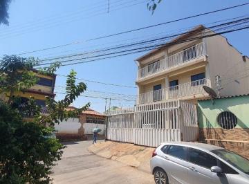 Casa de 8 quartos, Samambaia · Prédio Residencial na QR 402 - Samambaia Norte, Aceita financiamento, 03 pavimentos, 03 alugueis.