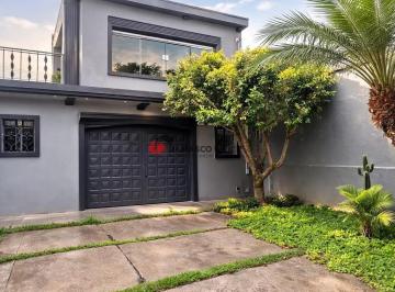Casa · 311m² · 6 Vagas · Sobrado em Santa Paula