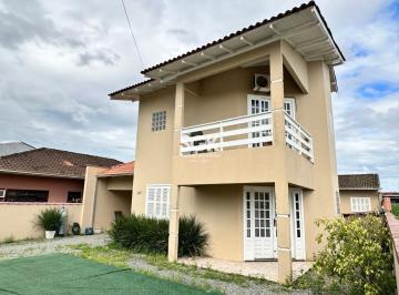 Casa · 215m² · 3 Quartos · 2 Vagas · Sobrado com Piscina Privativa à Venda no Bairro Vila Nova em Joinville | 215m² de Conforto